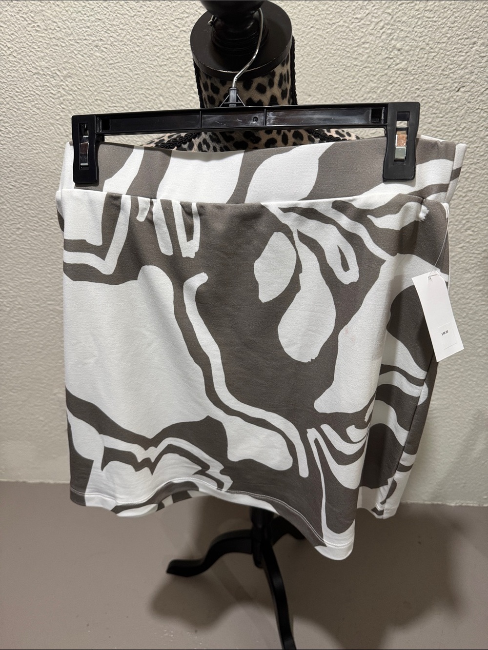 Cable & Gauge White and Taupe Abstract Print Mini Skort